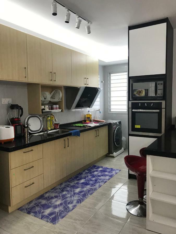 Wan Homestay Putra Impian Kajang Exterior foto