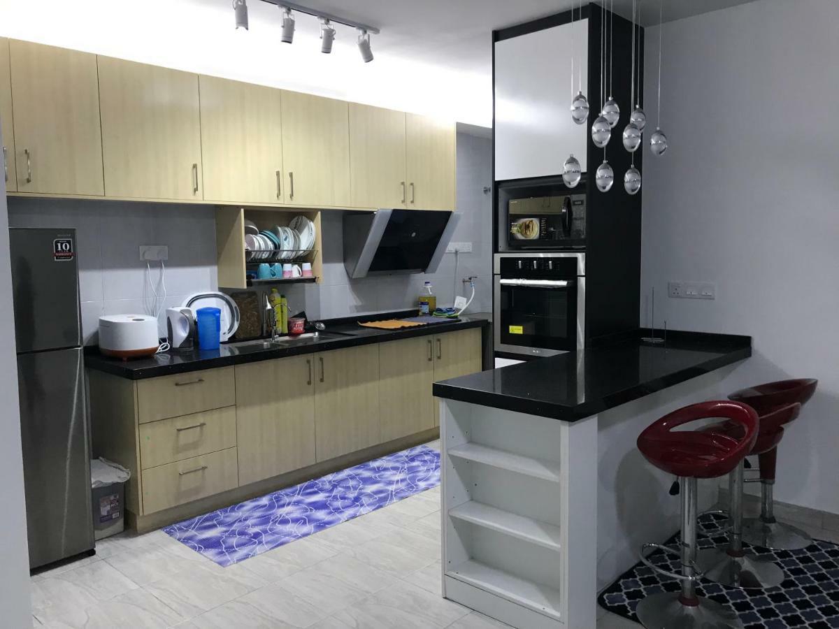 Wan Homestay Putra Impian Kajang Exterior foto